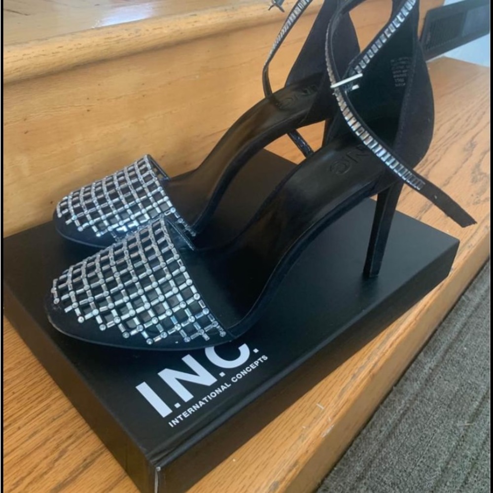 INC HEELS - Picture 2 of 3